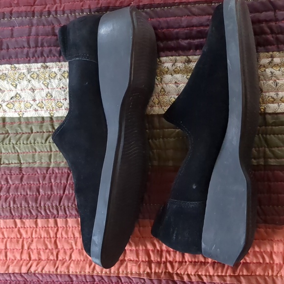 Vintage HUSH PUPPIES* black suede slip on with rubber tread and sole elastic gor - Picture 7 of 14
